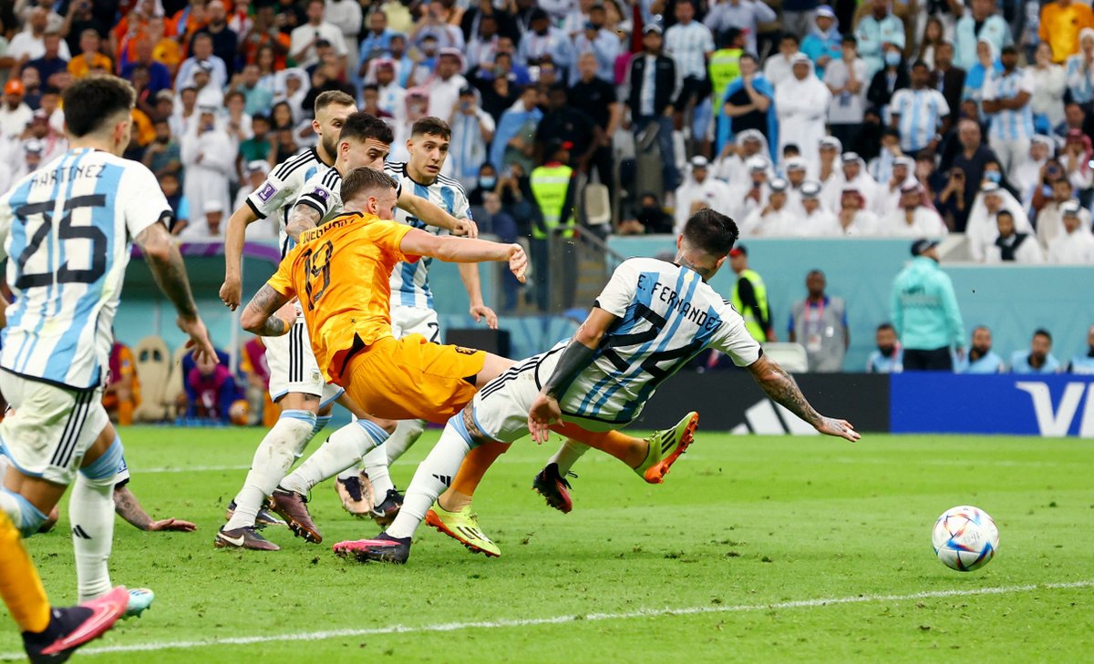 SABCNews's tweet photo. FULL-TIME:

Netherlands 2 - 2 Argentina

#NEDARG #worldcup #WorldCup2022 https://t.co/AKw5XqjPSN