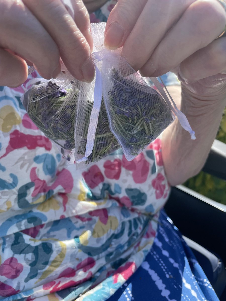 Reminiscing…One of my all time favourite activities this summer was picking lavender and creating little lavender bags. It was therapeutic for the patients who thoroughly enjoyed the sunshine and outdoors 🌺🌸🌾 <a href="/LPT_Activities/">LPT Meaningful Activities</a> @LPTReablement <a href="/SkinnerCarla/">carla yaxley</a> <a href="/ward_rutland/">Rutland Ward</a>