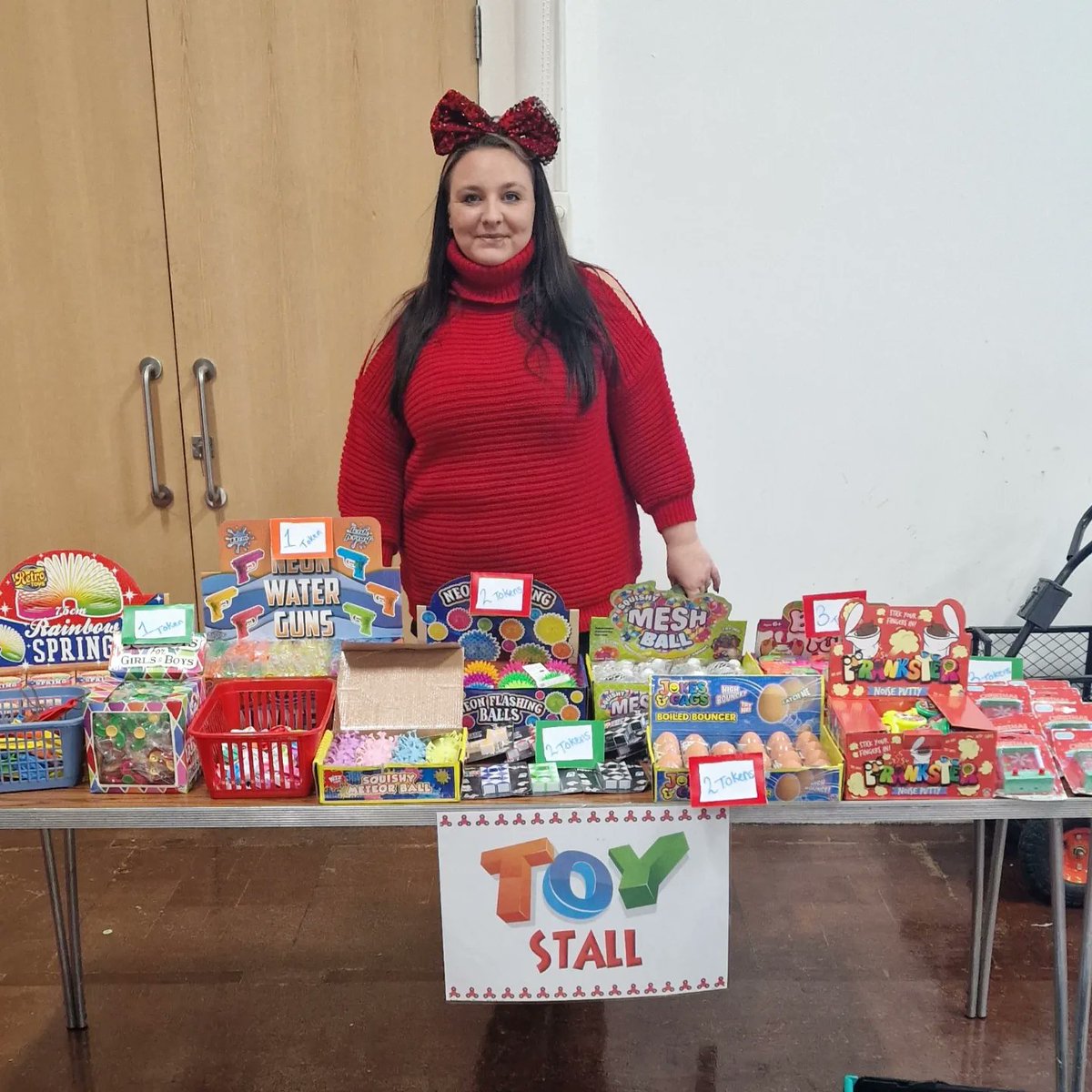 rhpkingston's tweet photo. @rhpkingstonpta are ready to open the door to their annual #RHPNSChristmasfair. #RHPNSSupport #RHPNSCommunity #RHPNSPta https://t.co/TUWxR5unWz