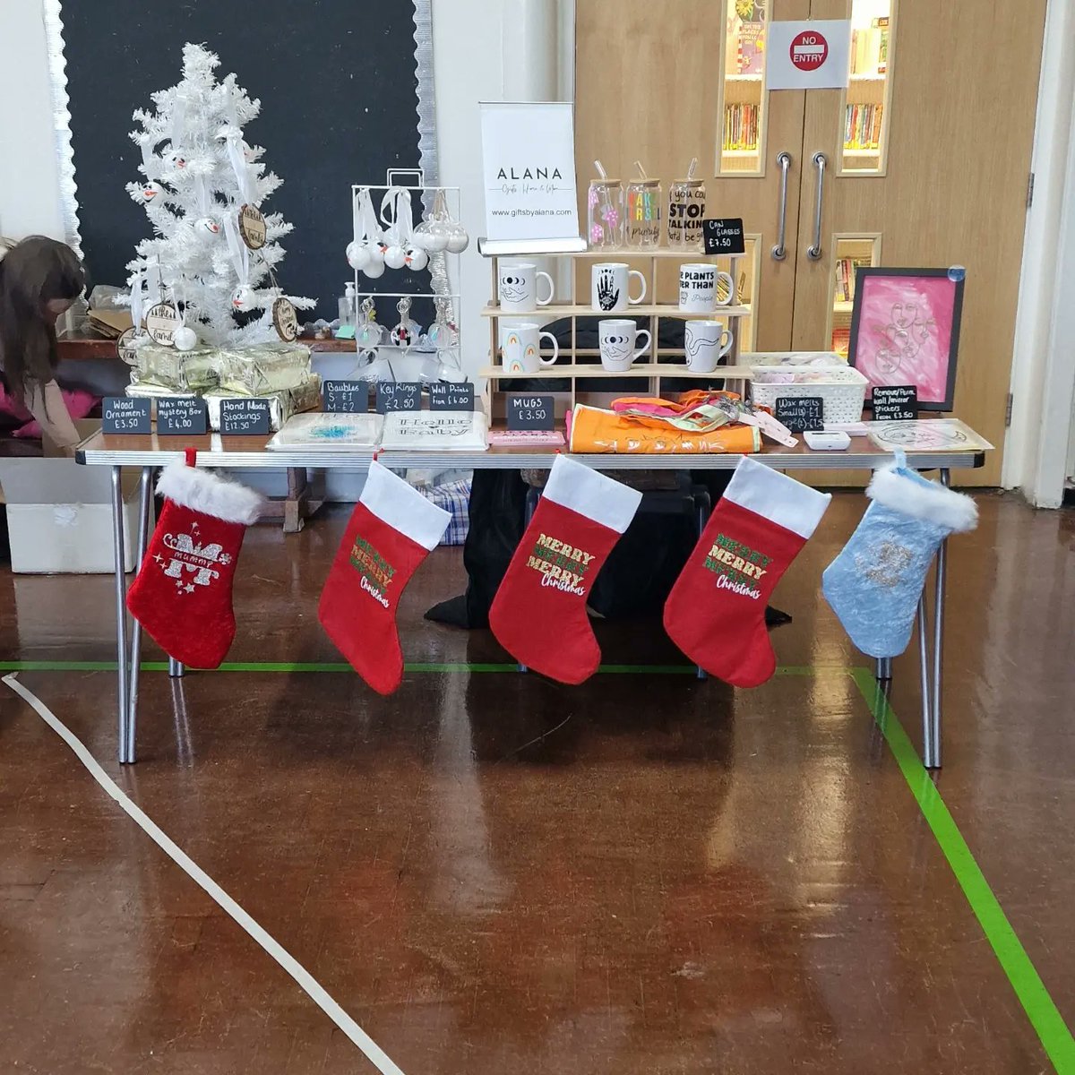 rhpkingston's tweet photo. @rhpkingstonpta are ready to open the door to their annual #RHPNSChristmasfair. #RHPNSSupport #RHPNSCommunity #RHPNSPta https://t.co/TUWxR5unWz