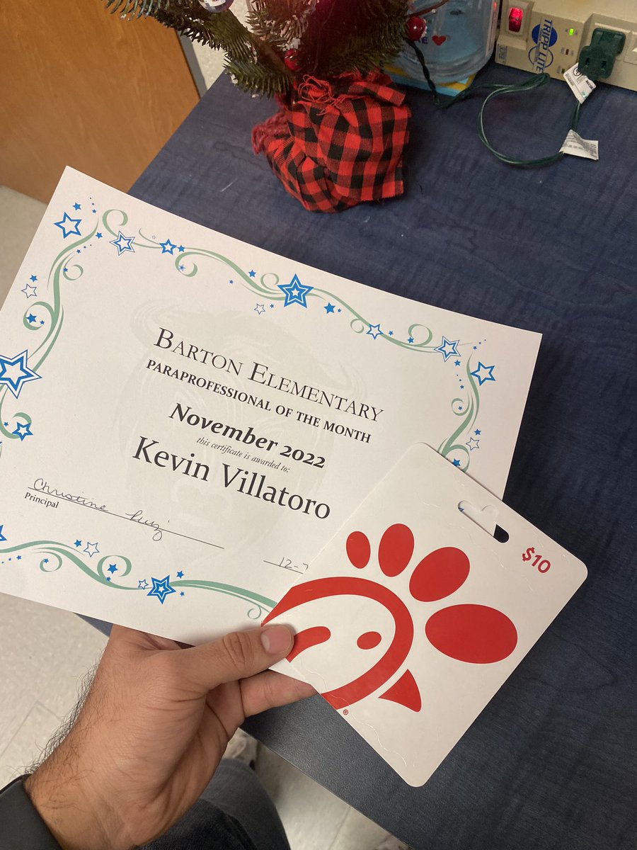 MrVillatoro6's tweet image. Got surprised with para of the month for November! 🥳🥳 #IISDTECH @BartonBuff @IISDTechService