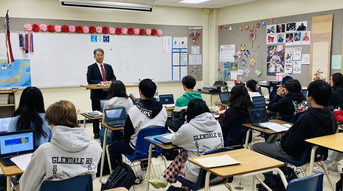 We thank Consul General Sone and Glendale Mayor, Mr. Kassakhian, for visiting our Japanese DLI program at Glendale HS and Verdugo Woodlands ES in <a href="/GlendaleUSD/">Glendale Unified</a> today. It is through a supportive community of many who are engaged and invested that our students continue to succeed.