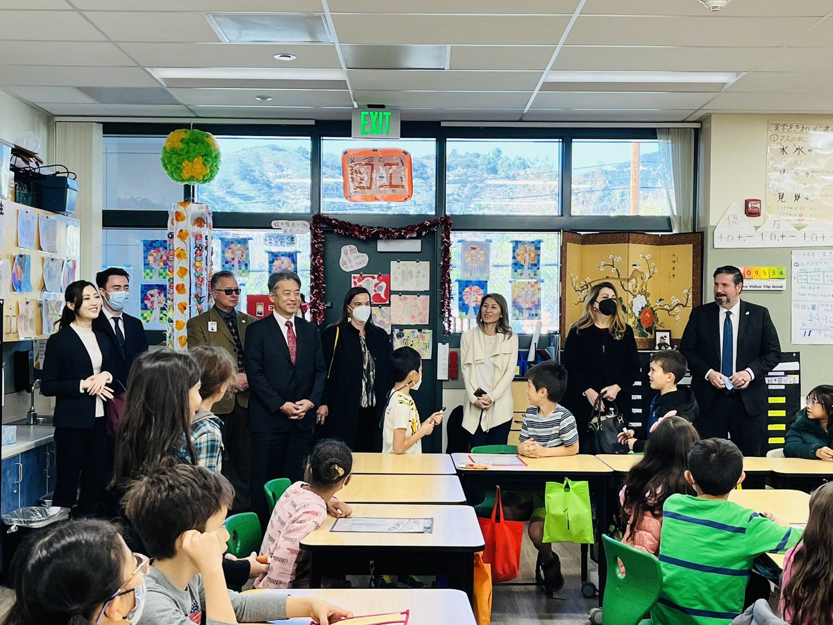 drhongnancy's tweet photo. We thank Consul General Sone and Glendale Mayor, Mr. Kassakhian, for visiting our Japanese DLI program at Glendale HS and Verdugo Woodlands ES in @GlendaleUSD today. It is through a supportive community of many who are engaged and invested that our students continue to succeed. https://t.co/FkcCwiM80k