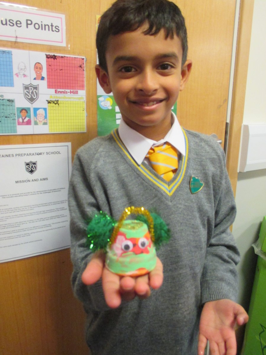 StainesPrepYr3's tweet photo. Christmas arrived in Year 3 this week. We baked Christmas Tree shortbread biscuits, decorated our Christmas tree decorations, made wreaths and celebrated the end of term with Christmas jumpers. A fantastic end to our first term! https://t.co/t0KYuMDC2P