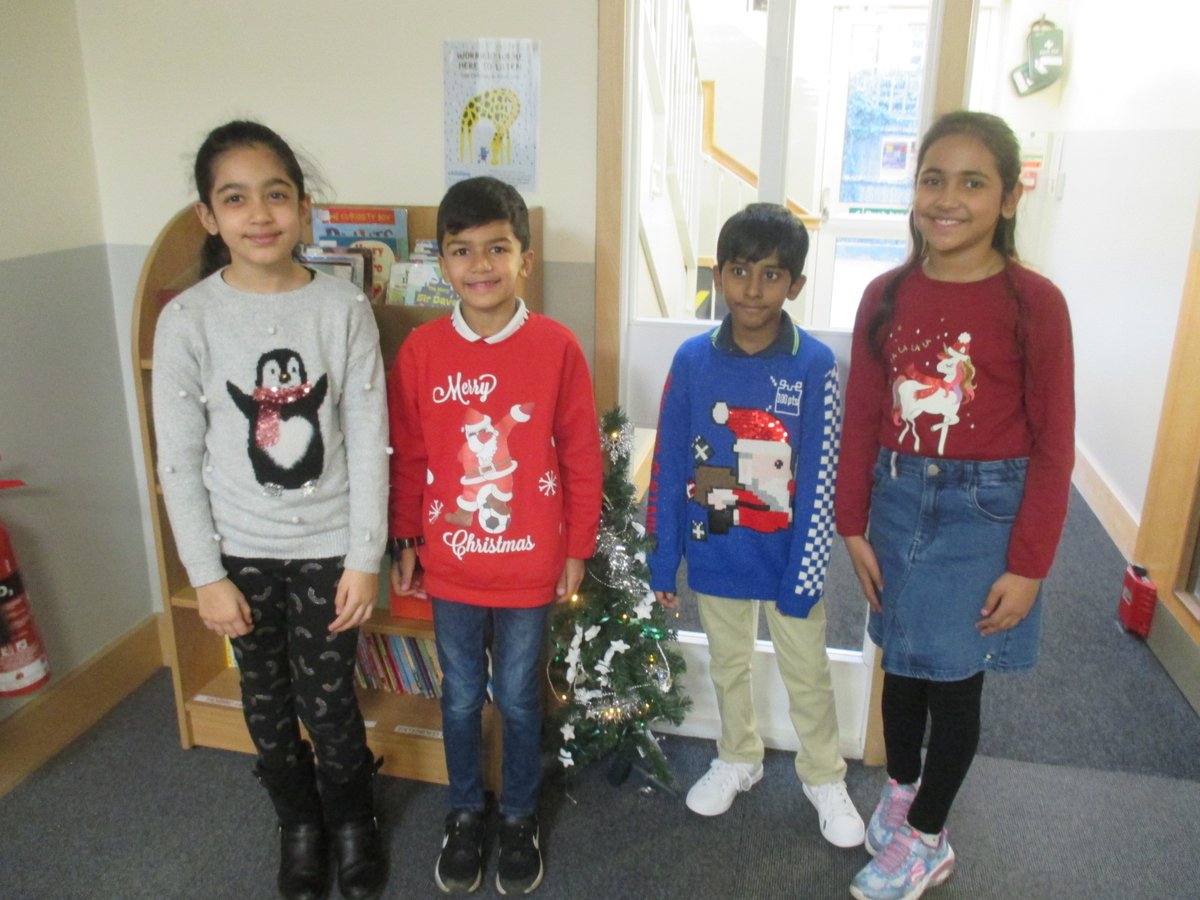 StainesPrepYr3's tweet photo. Christmas arrived in Year 3 this week. We baked Christmas Tree shortbread biscuits, decorated our Christmas tree decorations, made wreaths and celebrated the end of term with Christmas jumpers. A fantastic end to our first term! https://t.co/t0KYuMDC2P