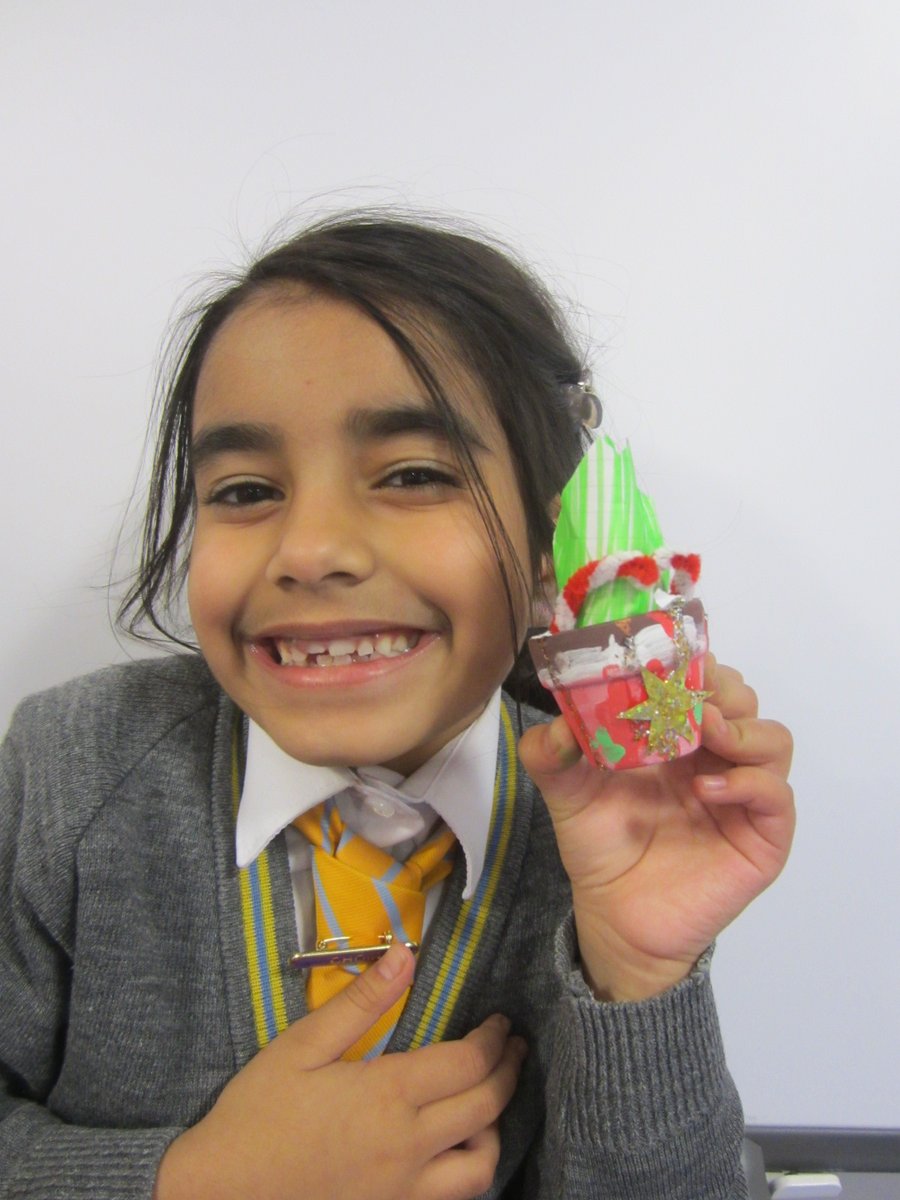 StainesPrepYr3's tweet photo. Christmas arrived in Year 3 this week. We baked Christmas Tree shortbread biscuits, decorated our Christmas tree decorations, made wreaths and celebrated the end of term with Christmas jumpers. A fantastic end to our first term! https://t.co/t0KYuMDC2P