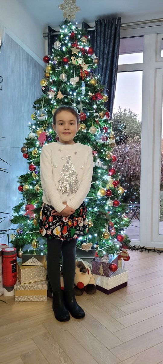 HayT_F's tweet photo. Christmas jumper day @GarstonCE https://t.co/mbtOxqggJe