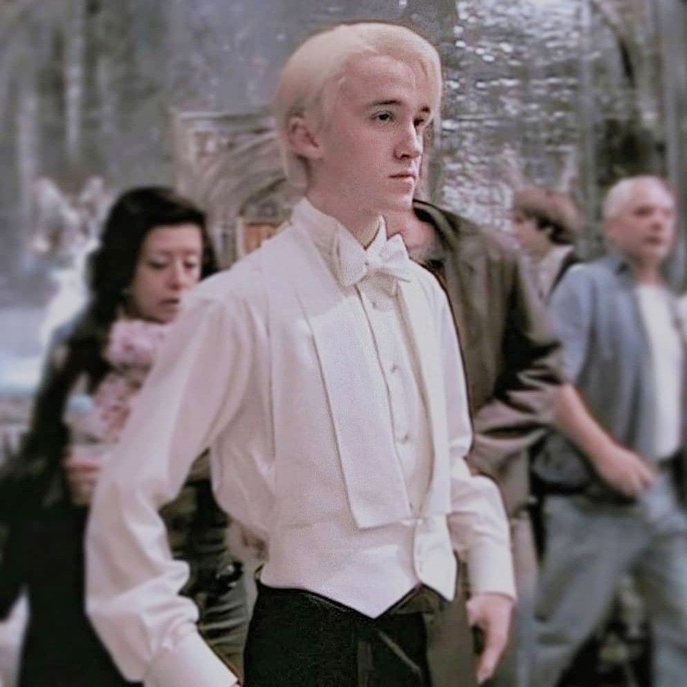 EiProfeta's tweet photo. Draco Malfoy fue el mejor vestido del baile de Navidad en Hogwarts y no salió en ninguna escena. Lo más injusto de la saga. https://t.co/FeZ3pKCfWj