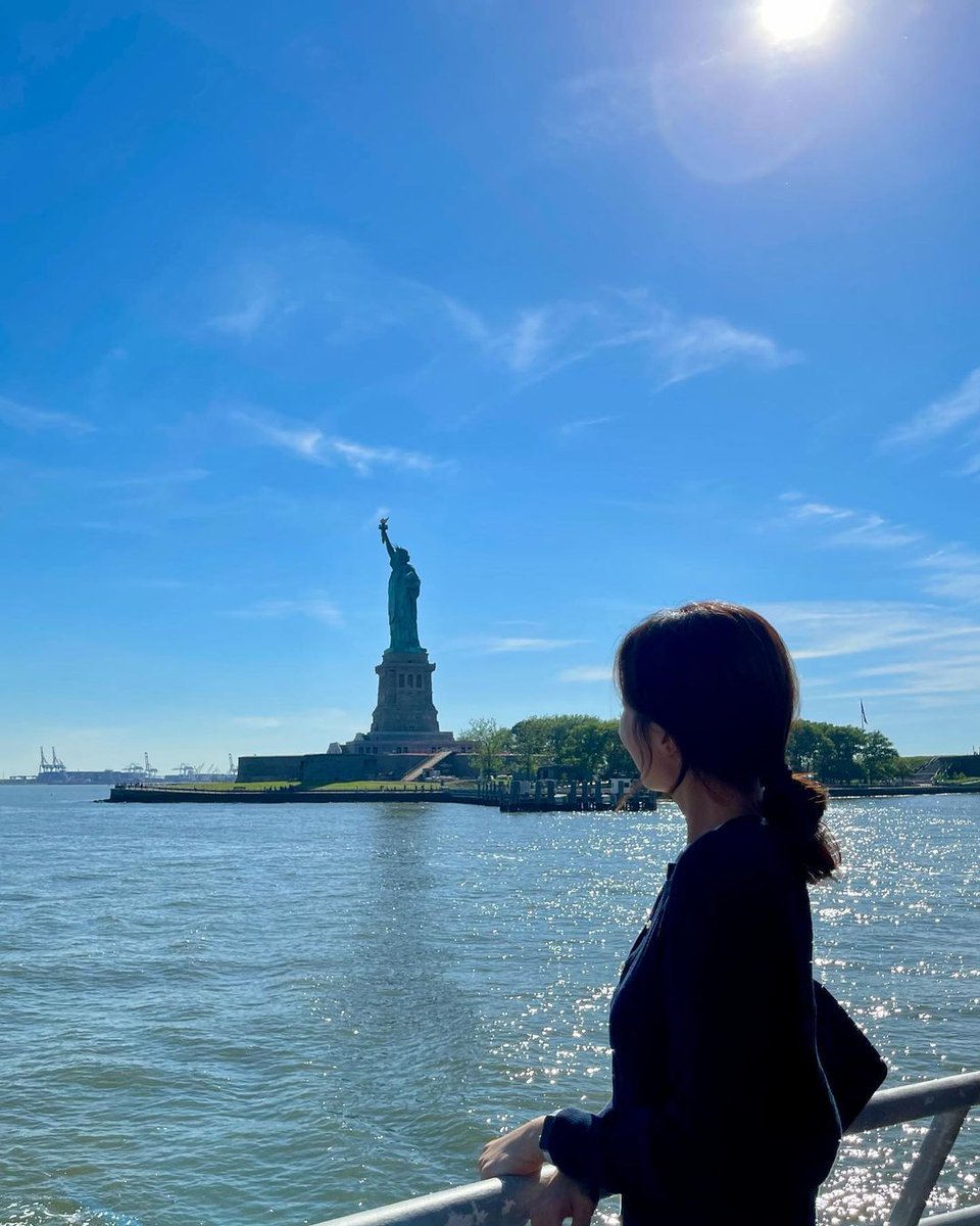 Daria23987270's tweet photo. statue of Liberty https://t.co/Ax0tcZaGbc