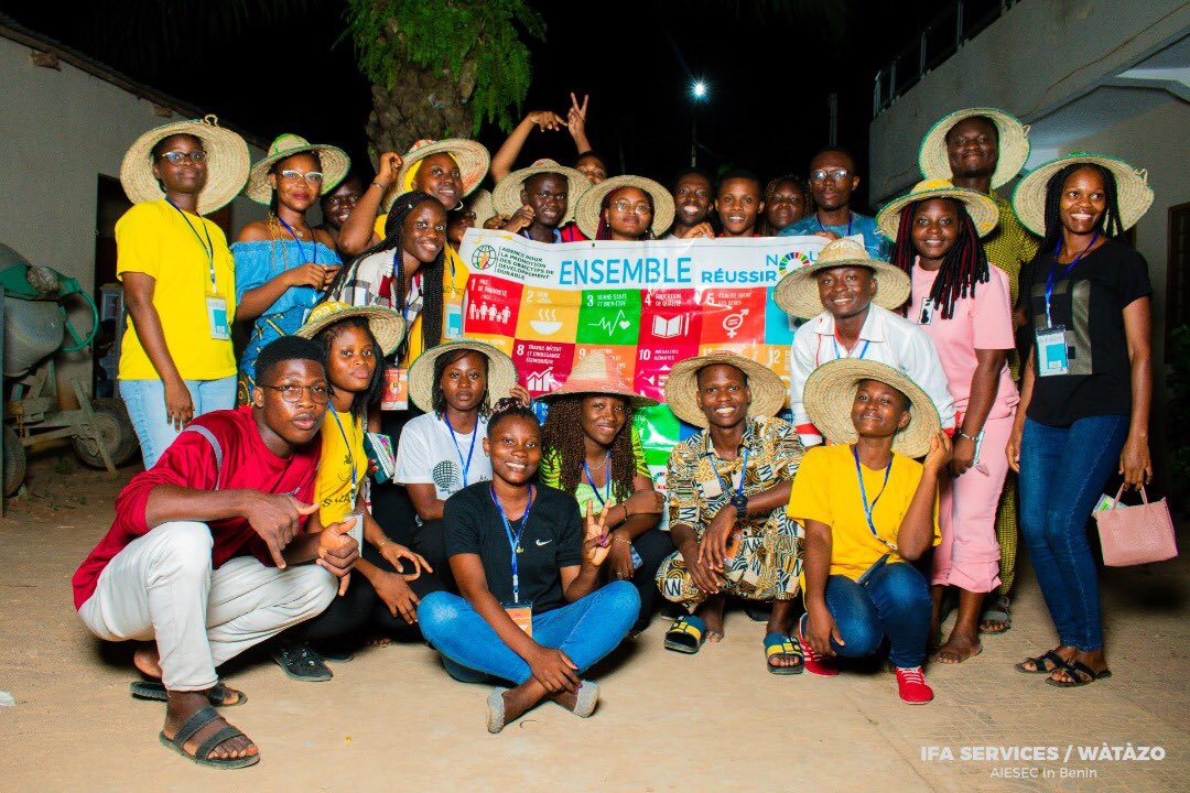ZevounouM's tweet photo. Actuellement au NTMS BÉNIN où nous avions eu à débattre sur les ODD et de l’apport qu’on peut y donner #temoignage
#leadership
#numérique
#formation
#impact
#realisation
#zotato
#watazo
#ntms2022
#AIESECINBENIN https://t.co/FrEmzHgcIy