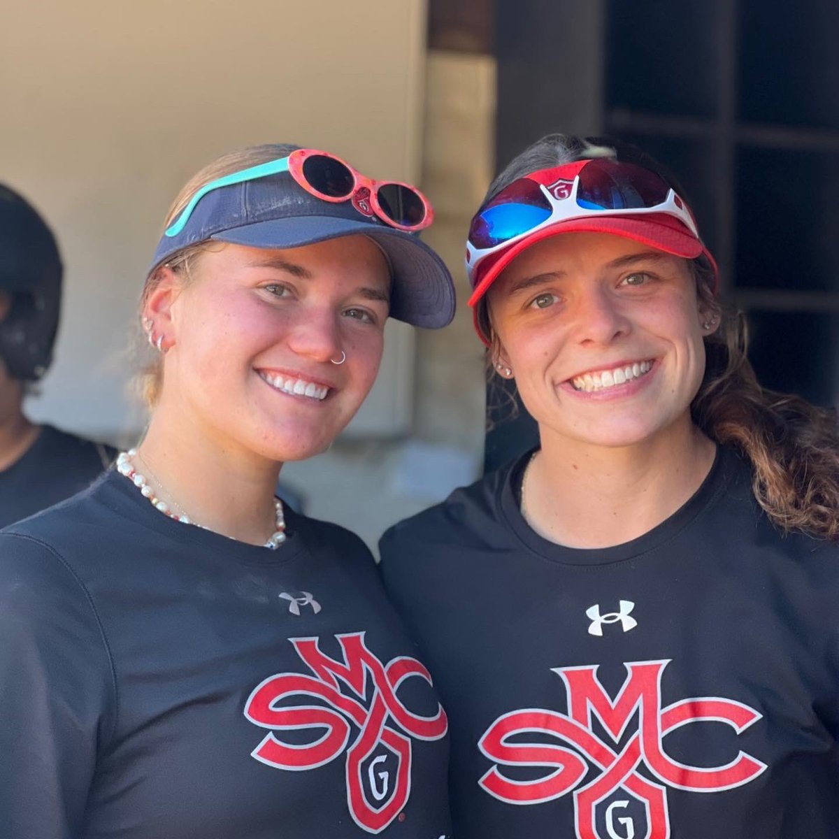 GaelsSoftball's tweet photo. smiles all around that we are finished with finals and are excited for the holidays! https://t.co/AMbg2zaDML
