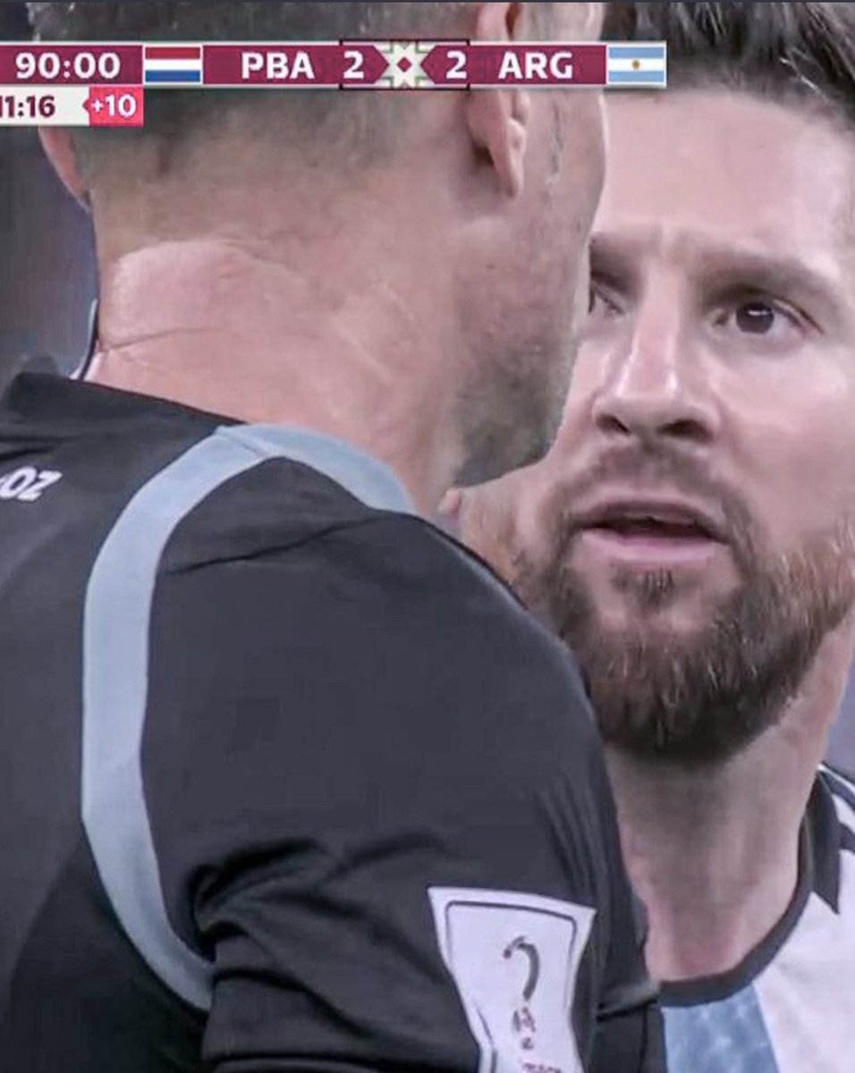 OleBrr's tweet photo. "I told you to not let them score"

"But Messi, my dearest, I gave you an easy pen, no var, and no red card. I'm doing my best" https://t.co/0egemUnyr5