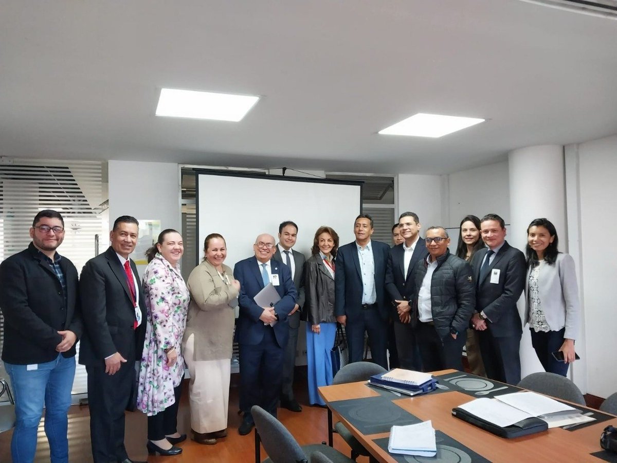 JaimeLeal_'s tweet photo. Junta Directiva de @acesadCol, que me honro de presidir, se reunió con el Dtor de Calidad del Viceministerio de Ed. Superior, Dr. José Ignacio Morales para analizar mejoras en el Sistema de Aseguramiento de la Calidad @nacho205 https://t.co/YUjaaPlWct