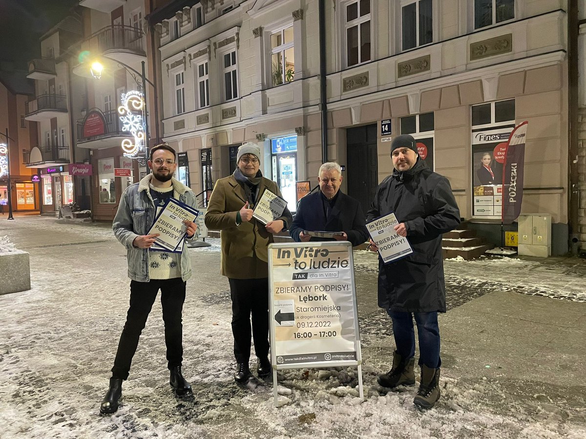 PO_RP_Lebork's tweet photo. Dziś zbieraliśmy podpisy pod obywatelskim projektem ustawy o przywróceniu finansowania metody in vitro z budżetu państwa. 
Było chłodno,ale mimo to zainteresowanie mieszkańców Lęborka było bardzo duże :-)
Chcesz złożyć swój podpis - daj znać w wiadomości prywatnej
#takdlainvitro https://t.co/Uh6lTZmgbm