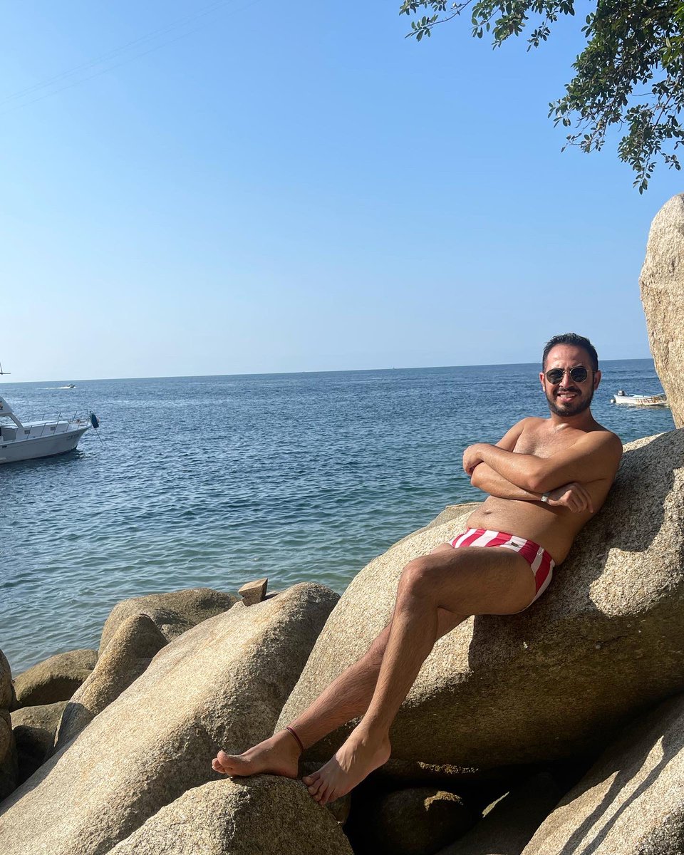 CarlosGlez__'s tweet photo. Cruzados de brazos no nos vamos a quedar. 🙌😎 #PlayaColomitos #Vallarta 🖼https://t.co/o9YbZ2Yt33 https://t.co/j0j32HLHMg