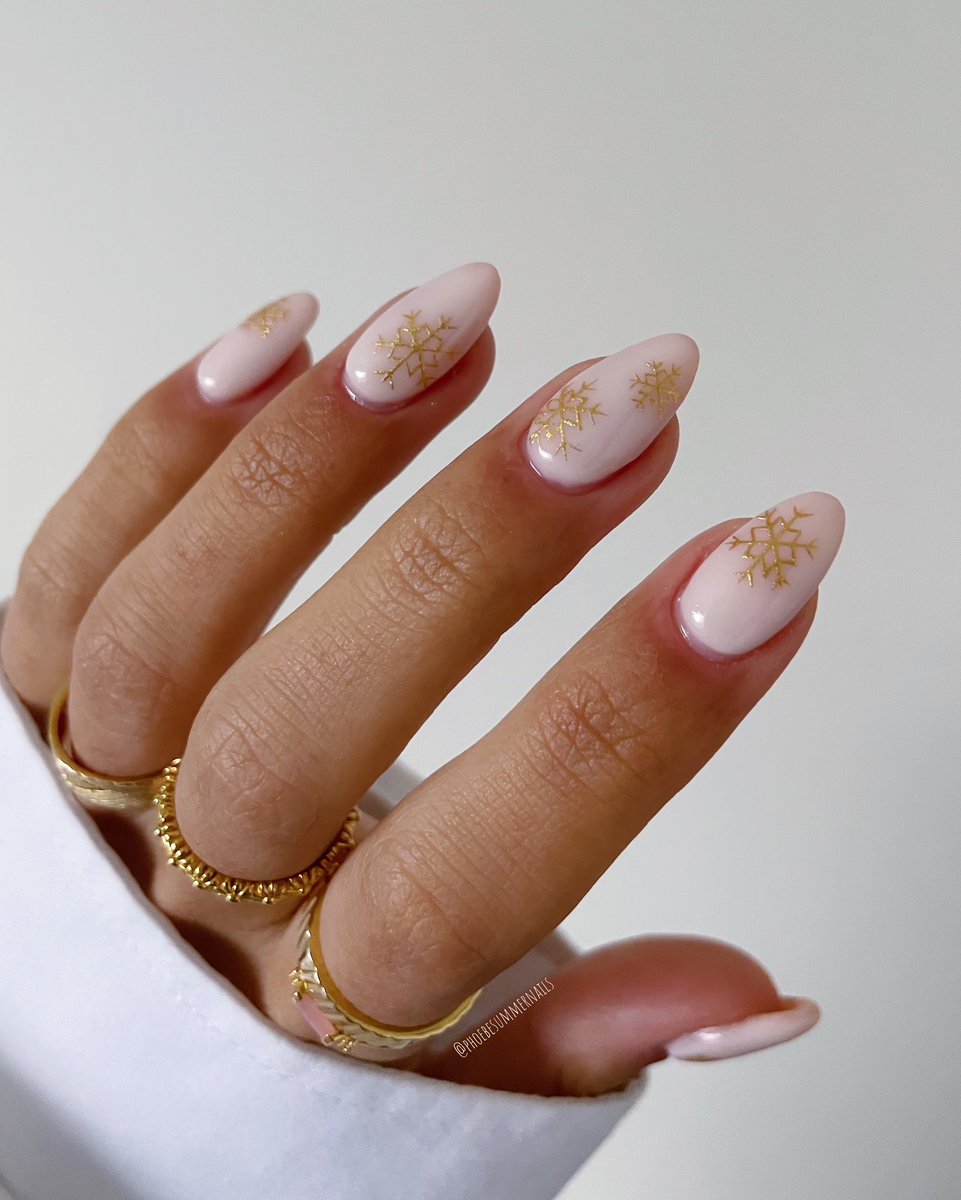 Pcascarina's tweet photo. I just love Christmas nails ❄️✨🎄🌟 https://t.co/i5Oc7FAKLQ