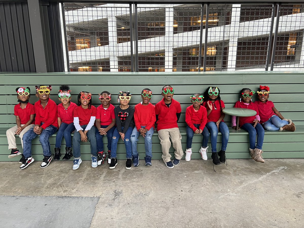 MusicatCCES's tweet photo. Our CCES VIP (Very Impressive Performers) did an amazing performance @PonceCityMarket  today! We are so thankful for the opportunity to perform for you all! #artsaps #apsarts Thank you @DonorsChoose for supplying the materials to make this a reality! https://t.co/fugh4fgViG