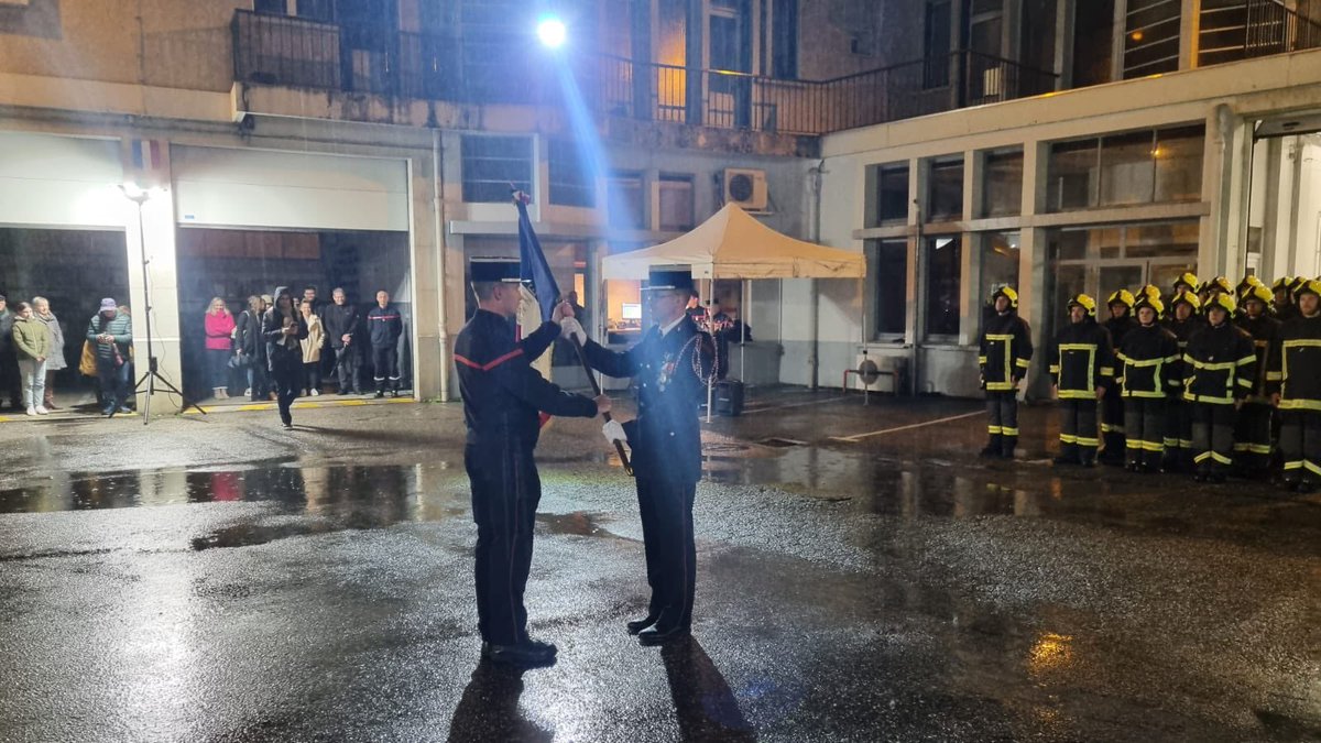 SDIS_74's tweet photo. Prise de commandement du CSP #Annecy par le capitaine Alexandre Ravel présidée par @MartialSaddier président du conseil d’administration et du #DDSIS. Le CSP Annecy est composé de 59 SPP, 75 SPV et un personnel administratif. Il a réalisé plus de 6800 interventions en 2021. https://t.co/skttPLnvzF