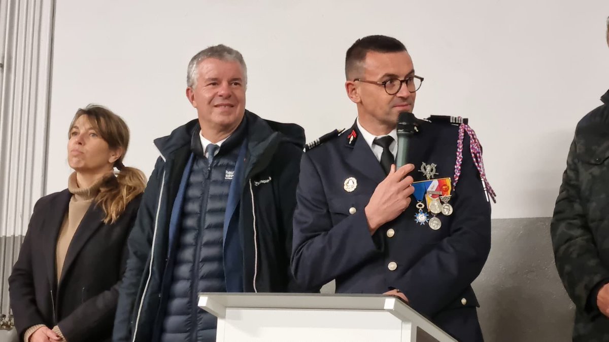 SDIS_74's tweet photo. Prise de commandement du CSP #Annecy par le capitaine Alexandre Ravel présidée par @MartialSaddier président du conseil d’administration et du #DDSIS. Le CSP Annecy est composé de 59 SPP, 75 SPV et un personnel administratif. Il a réalisé plus de 6800 interventions en 2021. https://t.co/skttPLnvzF