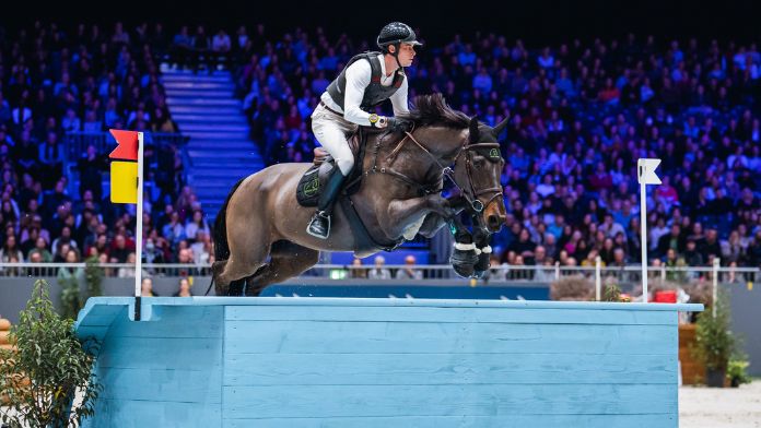 FRA_Equitation's tweet photo. #CrossIndoor @CHIGeneve 
Retour sur le triplé tricolore dans le cross indoor du CHI de Genève (SUI) qui s'est disputé en levé de rideau de la grande finale du Top 10.
https://t.co/EWlDOuVGnA https://t.co/aJAVkhMtn1