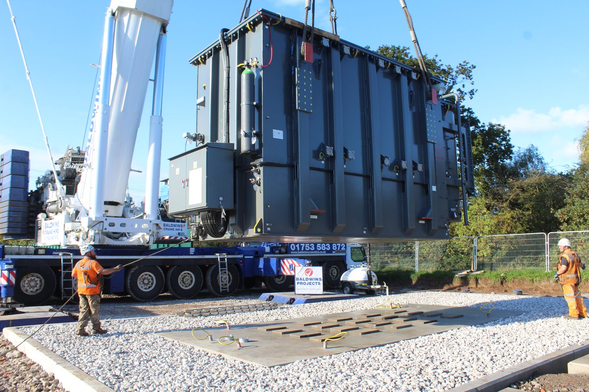 HeavyLiftHQ's tweet photo. Delivery & Installation of an Hitachi Grid ABB Transformer. Mammoet Trojan Unit with the delivery, and Baldwins Liebherr LTM1500 Mobile Crane with the final installation.
#baldwins #mammoet #abb #hitachigrids #projects #batteryenergy #ukprojects https://t.co/iFLtuhDy4B