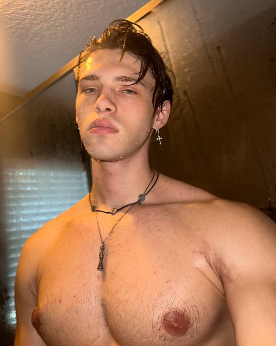 Come closer https://t.co/BY1ak4Lbx2<a href="/tag/fitness"class="tags"><span>#fitness</span></a>