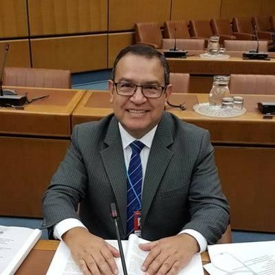 julia_esca's tweet photo. @socioperiodismo Premier!!! https://t.co/W0fCtxxfjs