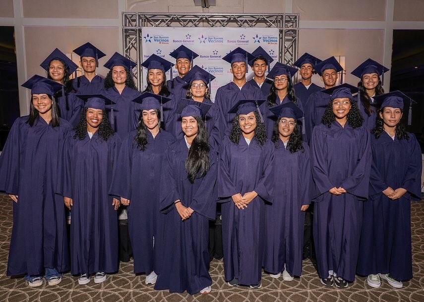 Felicidades a nuestros graduandos de la promoción 2022 de la Beca Sus Buenos Vecinos a la Excelencia. Una meta cumplida y el inicio de una nueva etapa. Seguimos comprometidos con la educación. 👩🏻‍🎓