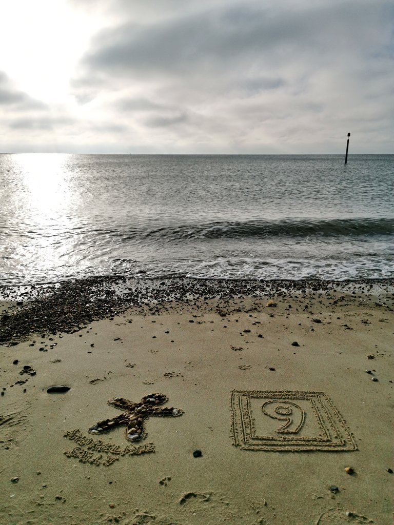DigiDaughter's tweet photo. OPEN DOOR No. 9
SHORELINE ADVENT CALENDAR
Dec 9th - Gingerbread Man 🤎 #AdventCalendar #Dec09 #gingerbread #gingerbreadman #chalk #pebbles #sand #feather #christmas #beachart #sandart #handwriting #pebbleart #shellart #SandBanksy #ShorelineSally
#the12daysofbeachmas 💙🌊🌊🌊 https://t.co/ltcG0ZMkiF