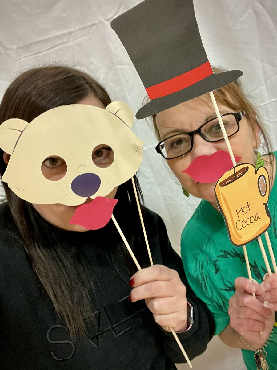 MsKaraFitz's tweet photo. Our Photo Booth is ready to go! Hope to see lots of friends at the Snowflake Community Breakfast! 📷 @StTeresasSchoo1 https://t.co/VFwAAhm0Vj