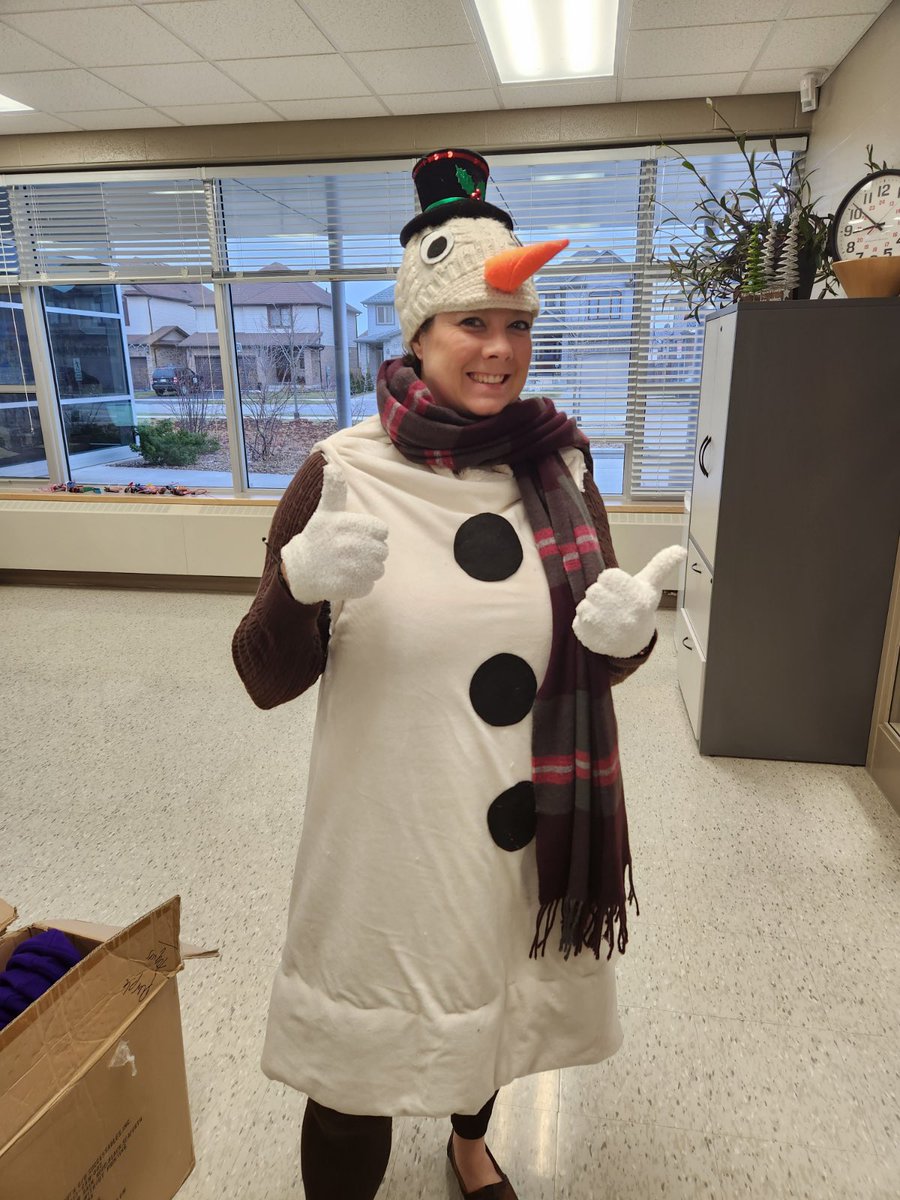 Ms. Lynn tweet media