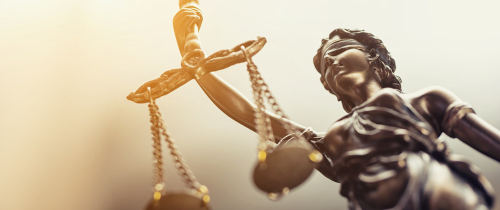 Constitución dela república de Honduras🇭🇳
Art._ Toda persona sometida a juicio, que se encuentre detenida, tiene derecho a permanecer separada de quienes hubieran sido condenados por sentencia judicial.
#ProyectoTemis
<a href="/geovapd/">Geovanny Dominguez</a>