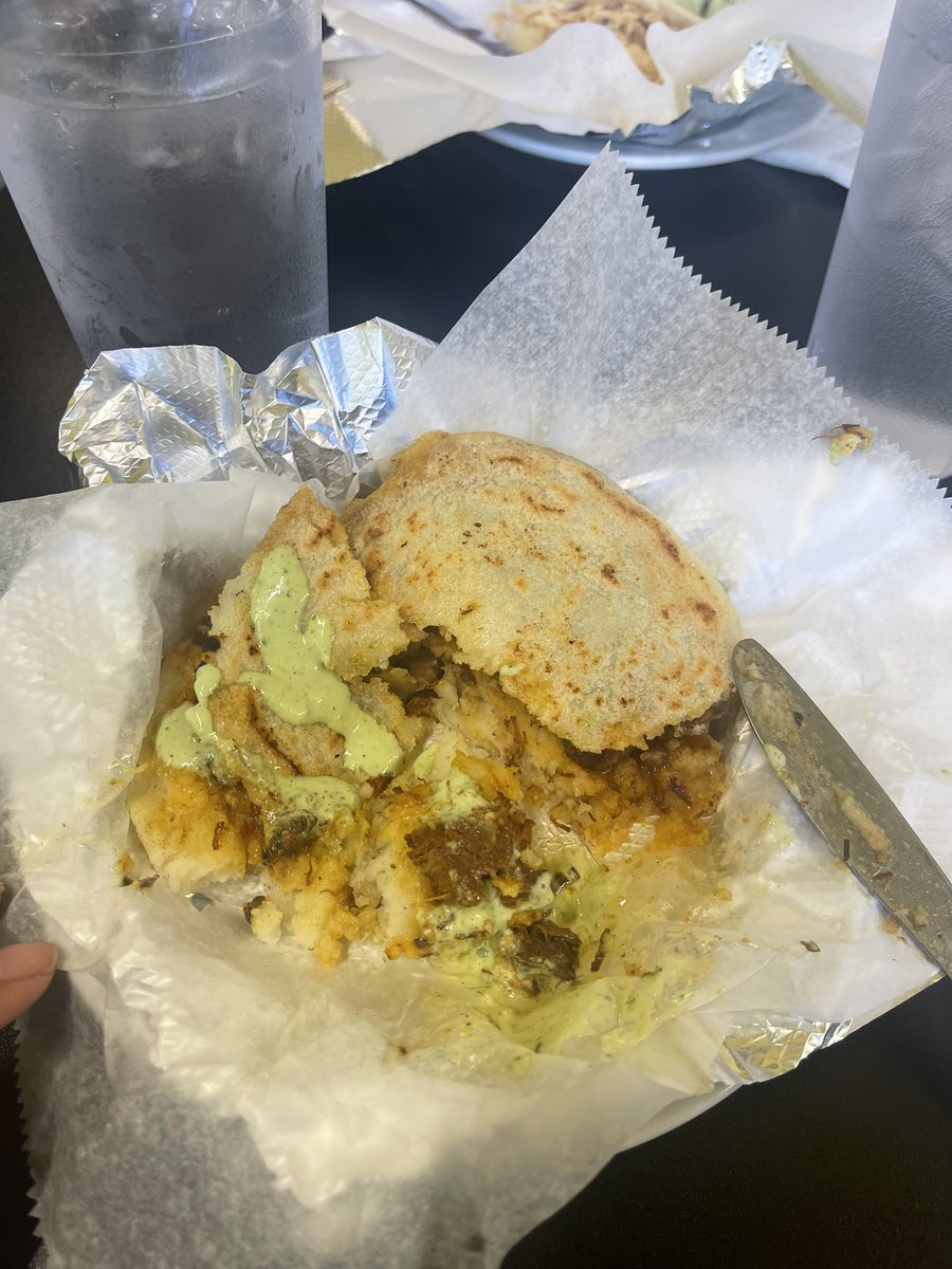 maaleina's tweet photo. just had the most amazing arepas and cachapas mmhmmm https://t.co/bLzS1EqdvP