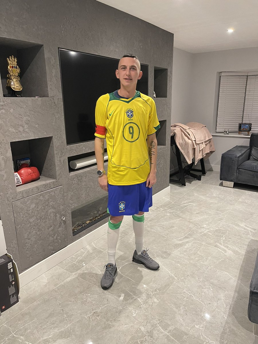 StevoTheMadMan's tweet photo. He came round and WE DID IT 🤣 

R9 in the building. 

Live on my Snapchat now @ STMM 👻 https://t.co/qpPnRHLQCi