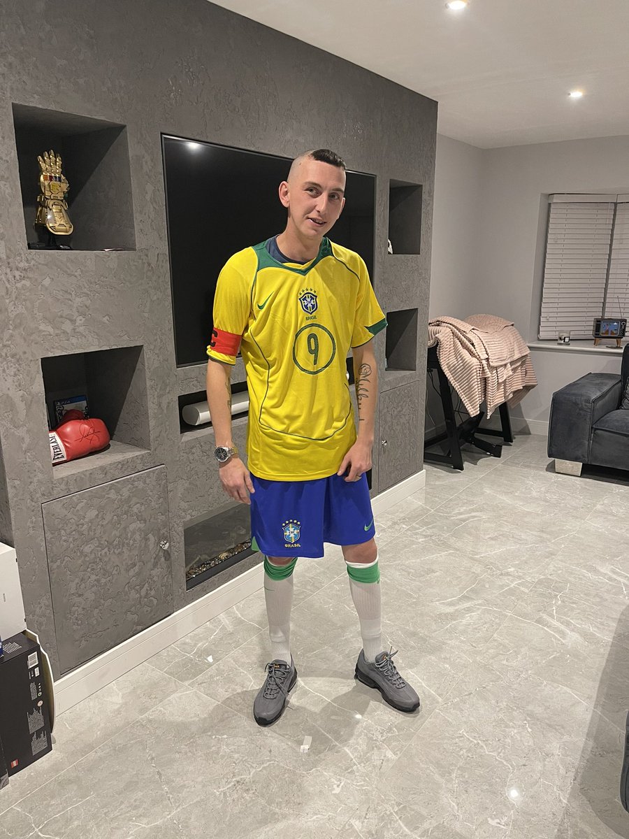 StevoTheMadMan's tweet photo. He came round and WE DID IT 🤣 

R9 in the building. 

Live on my Snapchat now @ STMM 👻 https://t.co/qpPnRHLQCi