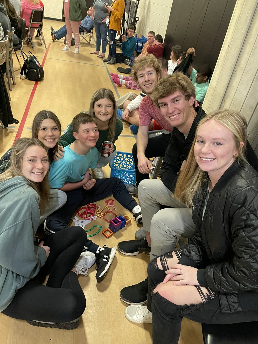 unifiedchamplhs's tweet image. Big thanks to all staff, students, parents, and community members for making this years Winter Bazaar such a success! We appreciate everyone who came and helped, as well as purchased items to support EC departments across the area!⛄️