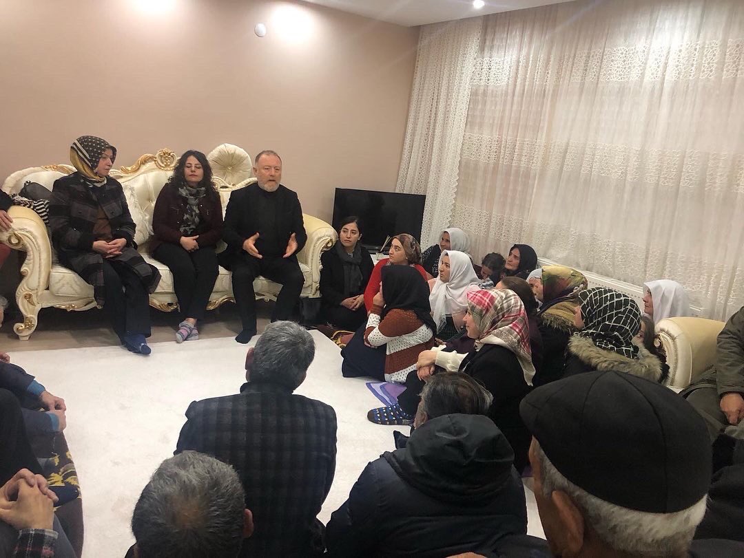 HdpTusba's tweet photo. İlçe yönetimimiz öncülüğünde İl Eş Başkanımız Handa Karakoyun
Mv.Sezai Temelli,DBP Tuşba ve İl Yöneticilerimiz,Bld Eş Başkanımız
Meclis Üyelerimizin Katılımıyla SeyranTepe Mahallemizde Halk Toplatımızı Aldık
@WanHDP 
@dbp_wan 
@SezaiTemelli
@KarakoyunHandan
@akkosxane 
@ayeminaz https://t.co/6duYbf7Sn6