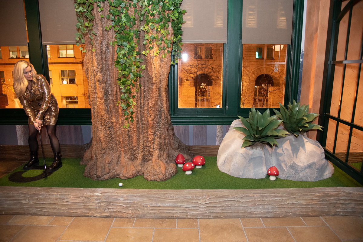 melanietc's tweet image. We had so much fun at our @cadredc “Puttcracker” holiday party! It was an awesome night with incredible people. 💙⛳️🧡 #UnNetworking #chosenfamily 

📸: Vithaya Phongsavan 
📍: Puttery DC