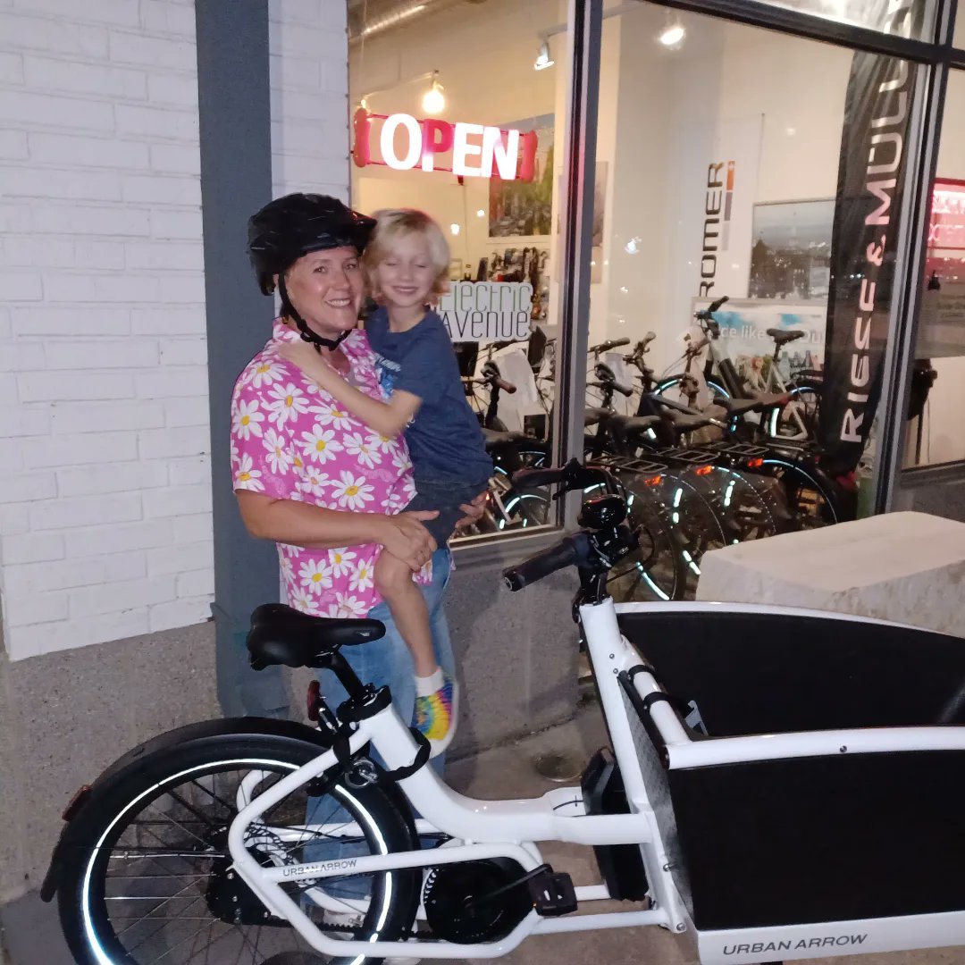 ElectricAvenue tweet media