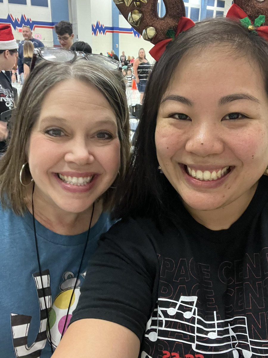 SCIS_Orch's tweet photo. 3 schools and a lottttt of pizza and sugar later, @SCIS_CCISD Holiday Tour is complete! Thank you, @FalconPassElem @FPEBlock @BrookwoodBears @ABETerrapins for having us and sharing your amazing audiences with us! @CCISD_VPA https://t.co/5mHgRXflra