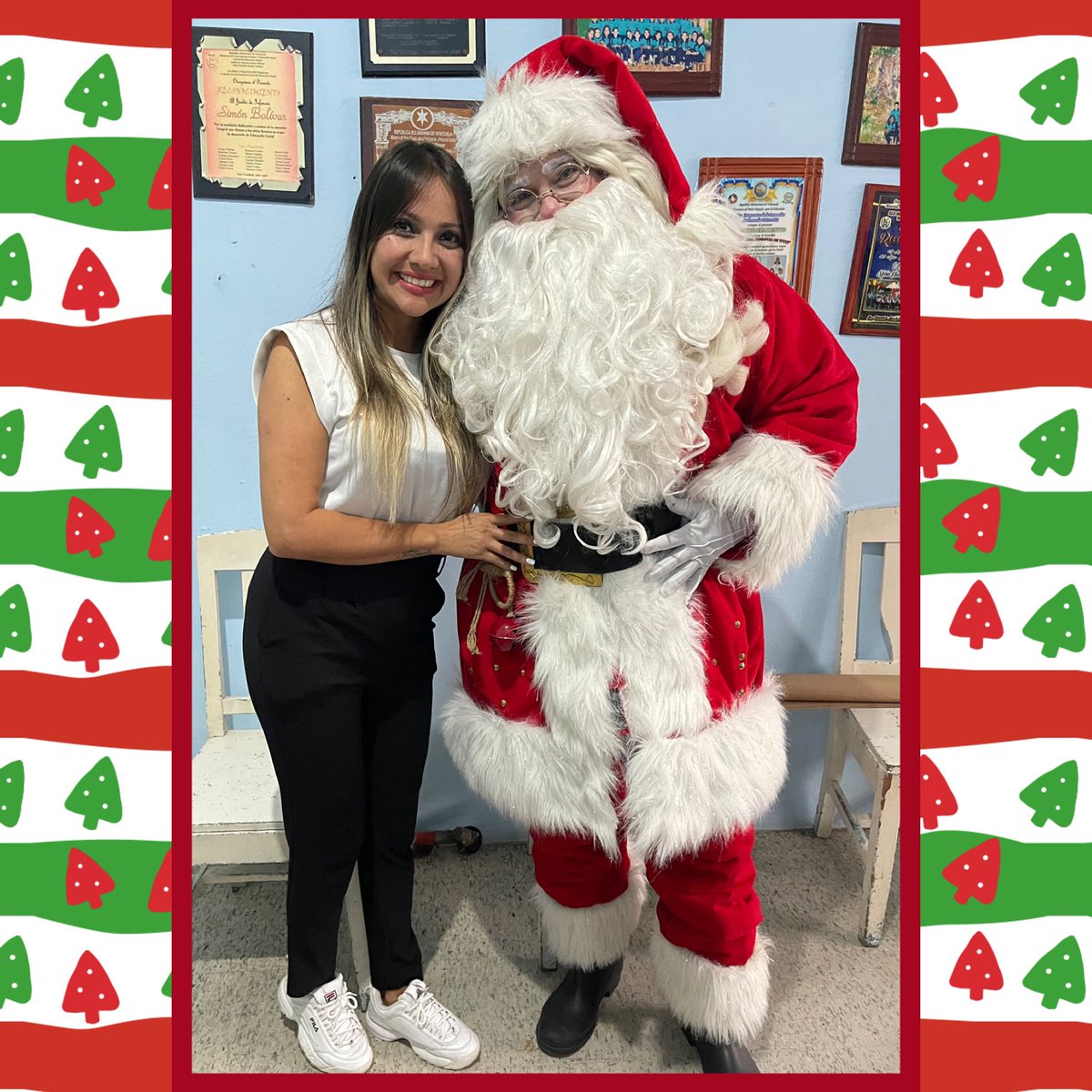 ceinmaelisa's tweet photo. La magia de la Navidad llegó el día de hoy a nuestros niños y niñas con la maravillosa visita del Señor Santa 🎅🏻 🎊🪅🎁🪅🎉🎊🎈 #FelizNavidad🎁 @ZonaEducTachira @coordinicial @Div_Ini_Pri_Esp @Berzabethg1 @MPPEDUCACION https://t.co/Gg9MXpzo0o