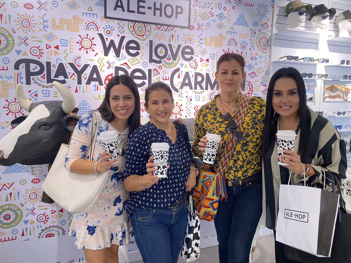 Brendadamaro's tweet photo. A nosotras que no nos gusta la compradera… y llega a Playita
ALE-HOP.
#Ricooo #MásOpcionesDeCompradera #NoSeNosDa #LosCaballerosNoCuentan 🤪 https://t.co/E028bRYi9G