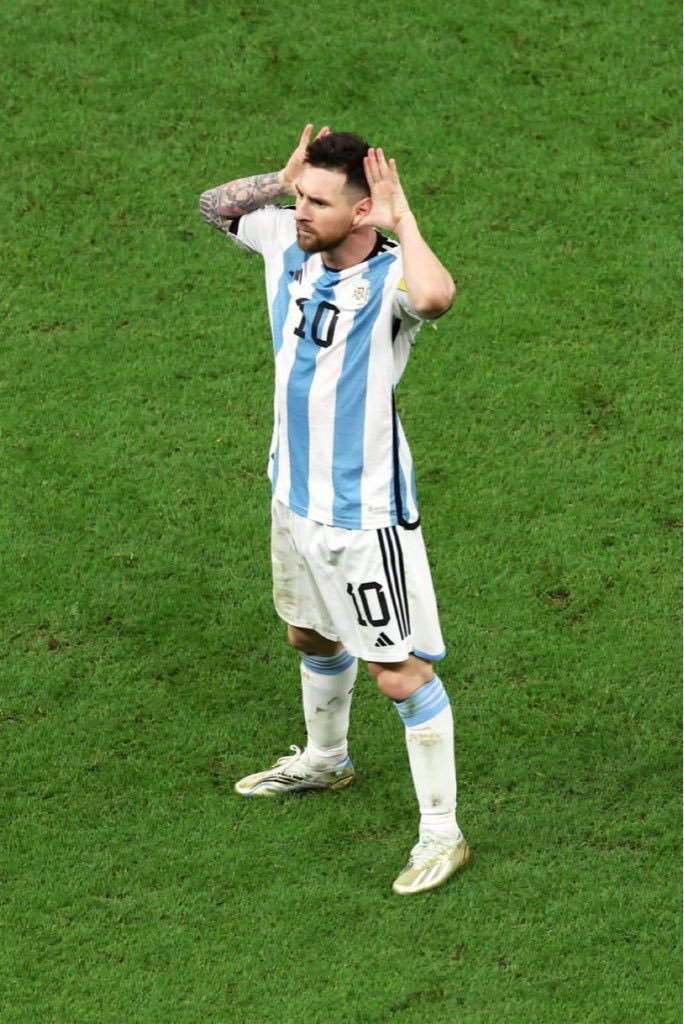 salmaniho's tweet photo. إِذا اِعتادَ الفَتى خَوضَ المَنايا
فَأَهوَنُ ما يَمُرُّ بِهِ الوُحولُ https://t.co/fEhGVQ6stb