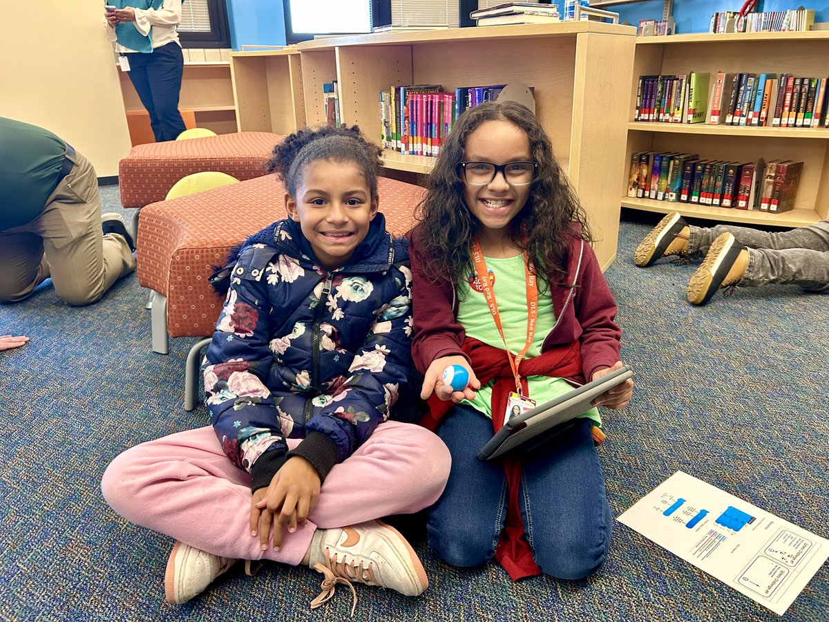 dps_k12's tweet photo. Anybody can #code!💻 For #CSEdWeek, 7,000 of our students at 40 schools participated in the #hourofcode to introduce them to #coding in a fun way. At Hallett, students learned how to program a robot &amp; completed engaging challenges with them.🤖 #techeducation https://t.co/SkllX0d03E