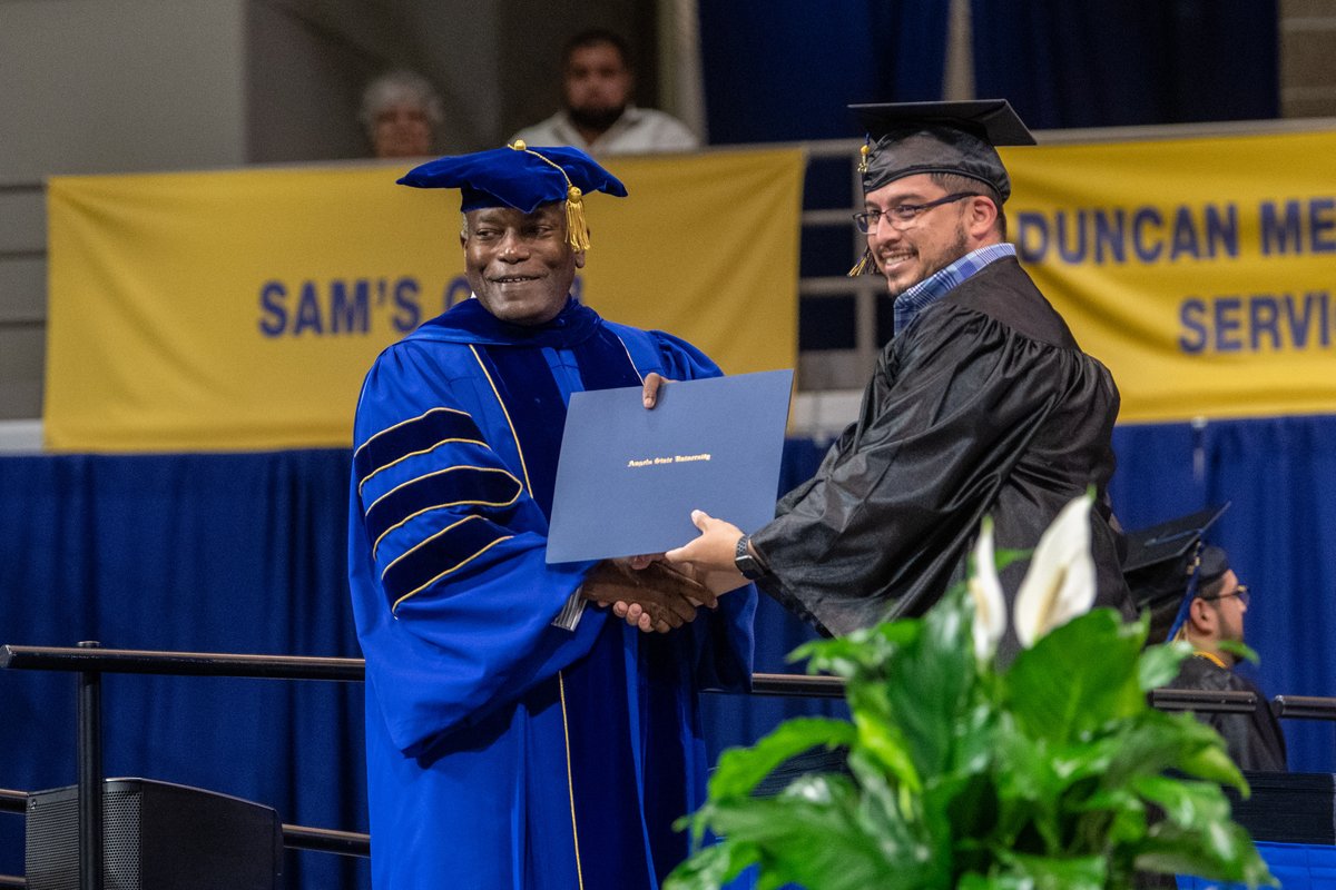 AngeloStatePres's tweet photo. Looking forward to shaking the hands of all the fall #AngeloGrads on the stage tomorrow! Congratulations, Class of 2022! https://t.co/WhRcUcoWuc