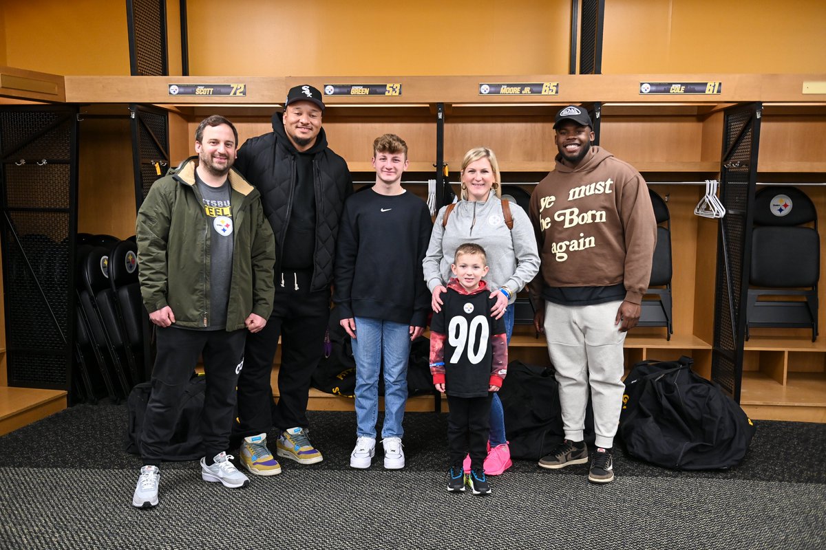 .@pharvin27 & @The_fridge53 surprised a family of #Steelers fans from Uplifting Athletes with tickets to the Week 14 game against the Ravens & got a private tour of @AcrisureStadium. 