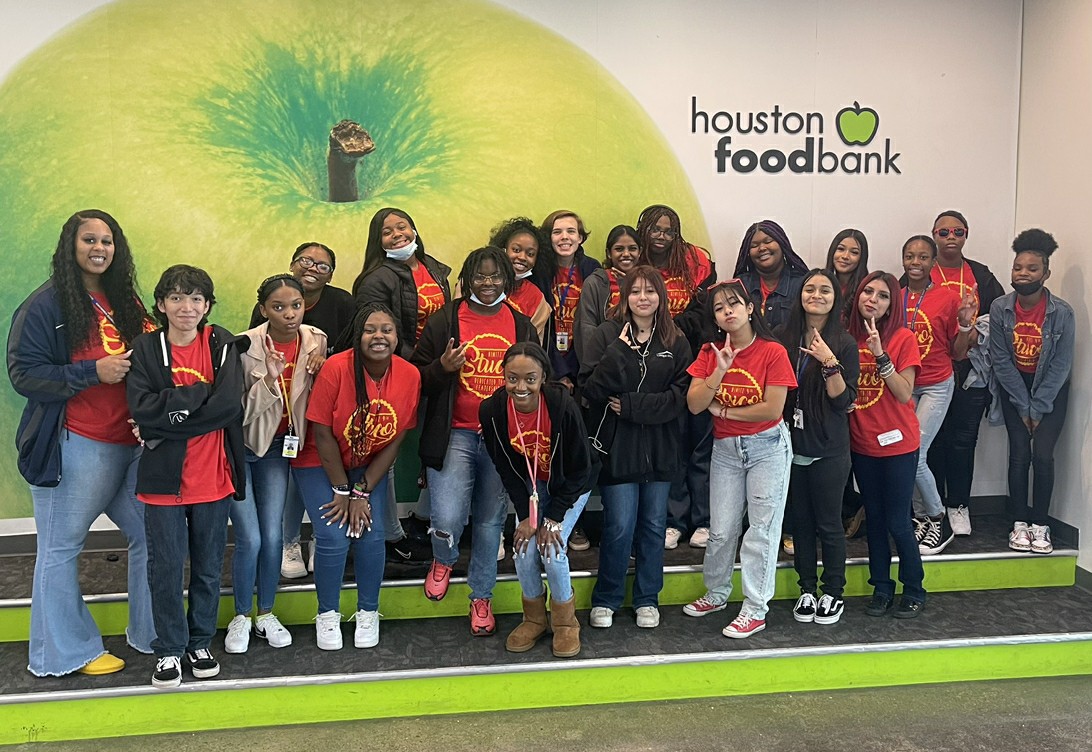 Nimitz9_AISD's tweet photo. It's definitely the "GIVING SEASON!" N9 Student Council members showed their support by volunteering at the Houston Food Bank earlier this week. How will you show love and support for others this season? #GoldStandard #1Goal #Go4Gold #GiveBack #StuCoRocks #supportothers https://t.co/pSG6U0KUtU