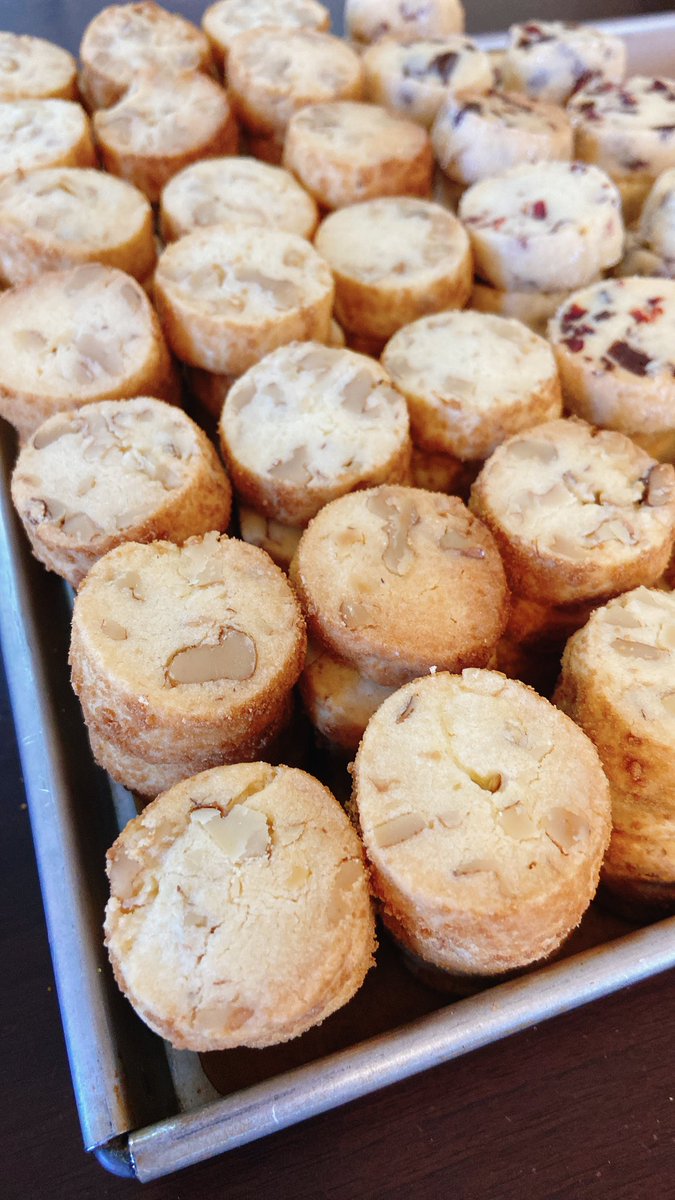 あした、イベントに出店するため沢山クッキー焼いてます🍪

サクホロの食感、伝わるといいなぁー✨✨
