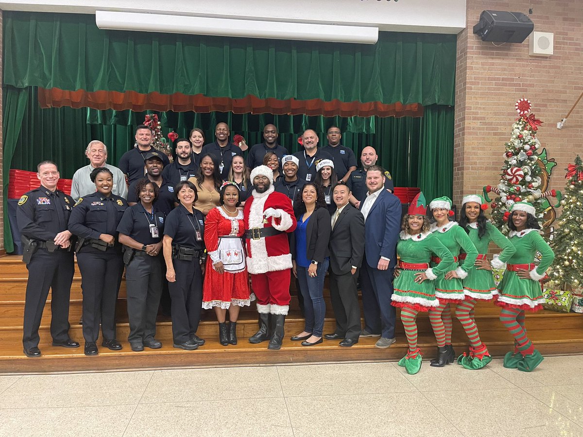 Mike Huynh (@mikehhuynh) on Twitter photo Today, we presented a $20K contribution to the Greater Houston Police Activities League to support a digital literacy course to give students the chance to learn digital skills. <a href="/FirstNet/">FirstNet, Built with AT&T</a> & AT&T also helped to surprise students and staff with some holiday cheer! #FirstNet Today, we presented a $20K contribution to the Greater Houston Police Activities League to support a digital literacy course to give students the chance to learn digital skills. <a href="/FirstNet/">FirstNet, Built with AT&T</a> & AT&T also helped to surprise students and staff with some holiday cheer! #FirstNet