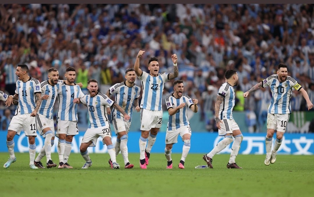 Saran_Praba98's tweet photo. Finally Argentina qualified for semi-finals 🇦🇷

Well played Netherlands ❤️

#FIFAWorldCup2022 | #Messi | #arg| #Netherlands | #dimaria | #referee | #Messi𓃵 | @TeamMessi https://t.co/2l7nSltLJN